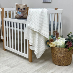 Paturica bebe Deluxe din bumbac si tesatura minky alb